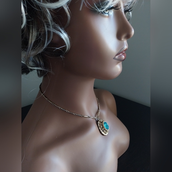 Coro Silver and Blue Necklace - Picture 9 of 9